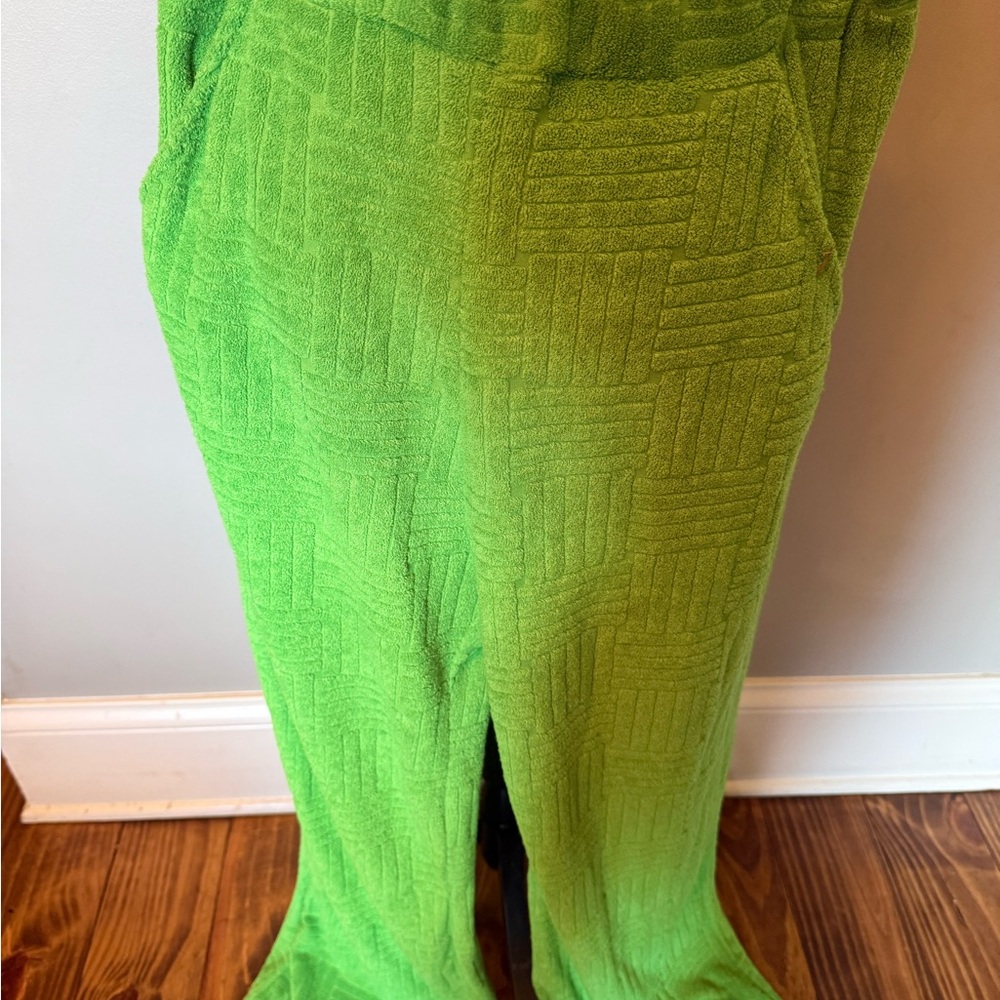 Green Textured Lounge Set - Picture 7 of 9
